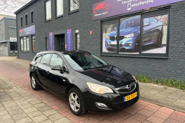 Opel Astra (2012) thumbnail 1