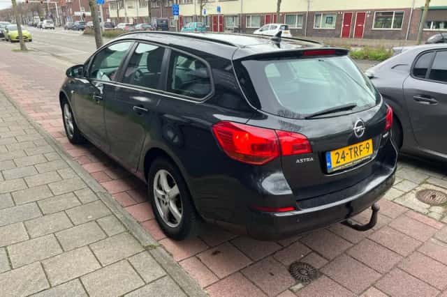 Opel Astra (2012) thumbnail 4