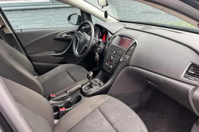 Opel Astra (2012) thumbnail 5