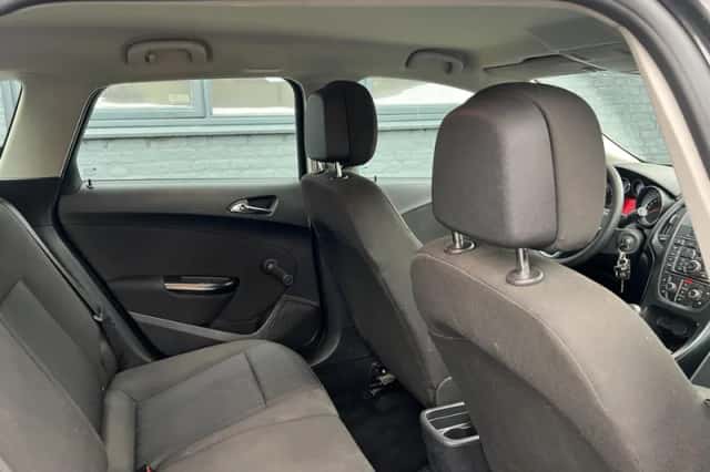 Opel Astra (2012) thumbnail 6
