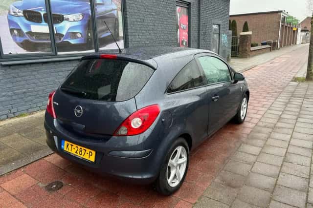 Opel Corsa (2011) thumbnail 2