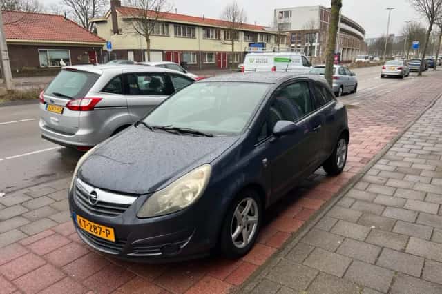 Opel Corsa (2011) thumbnail 3