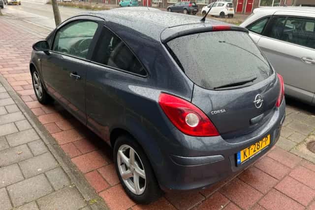 Opel Corsa (2011) thumbnail 4