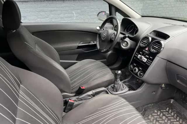 Opel Corsa (2011) thumbnail 5