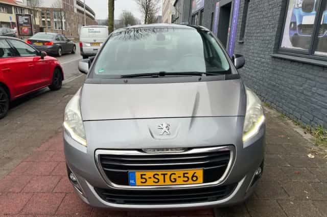 Peugeot 5008 (2013) thumbnail 2