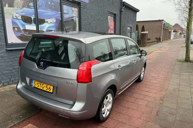 Peugeot 5008 (2013) thumbnail 3