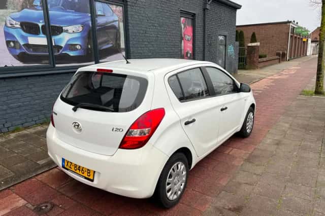 Hyundai i20 (2011) thumbnail 2