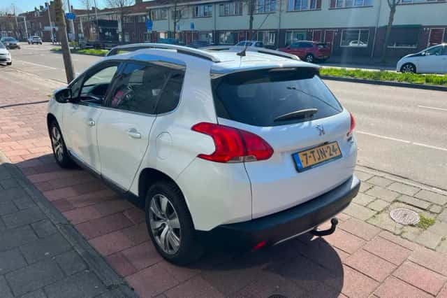 Peugeot 2008 (2014) thumbnail 4