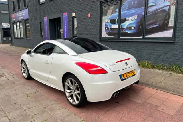 Peugeot RCZ (2011) thumbnail 2