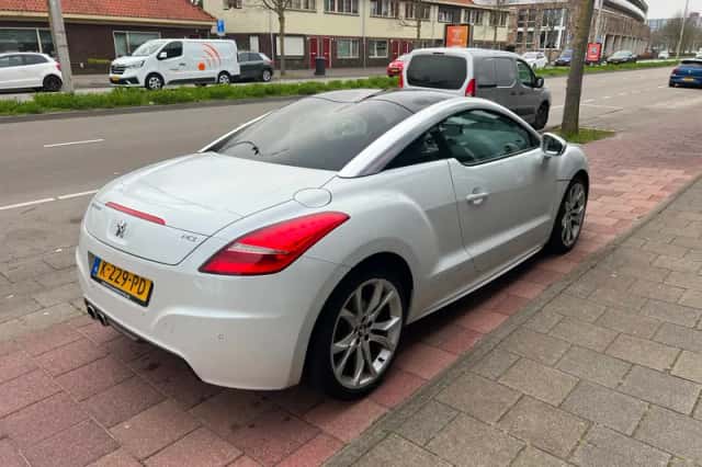 Peugeot RCZ (2011) thumbnail 3