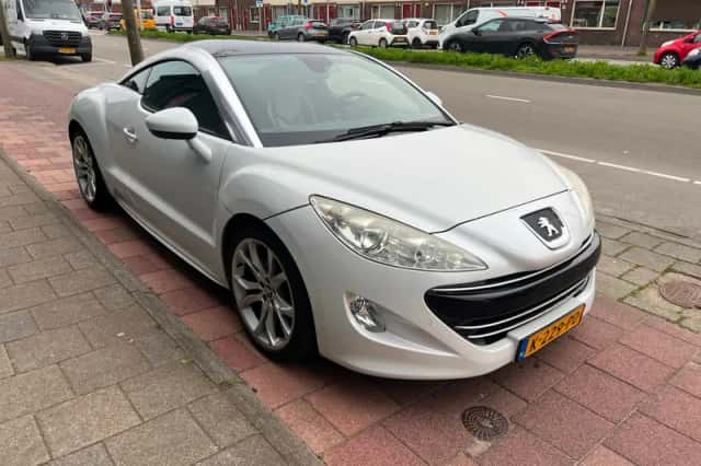 Peugeot RCZ (2011) thumbnail 4