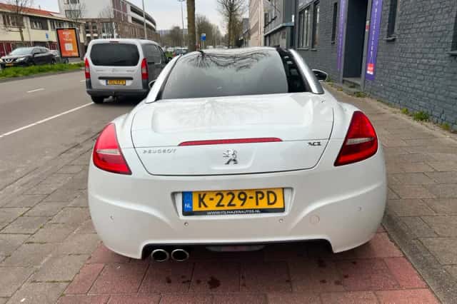 Peugeot RCZ (2011) thumbnail 5