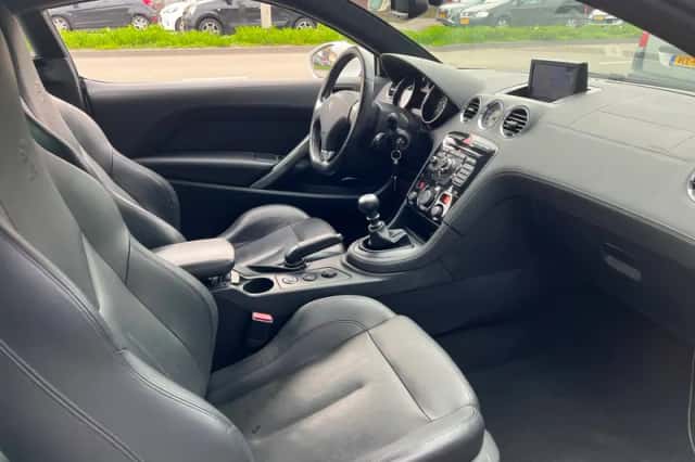 Peugeot RCZ (2011) thumbnail 6
