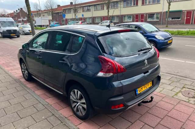 Peugeot 3008 (2015) thumbnail 5