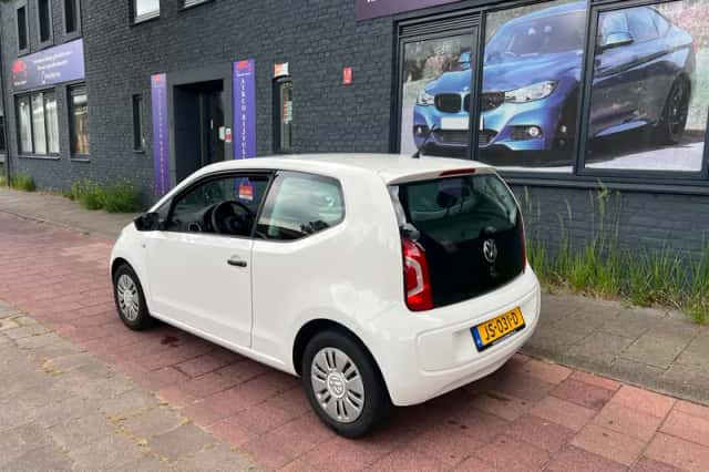 Volkswagen Up! (2016) thumbnail 2