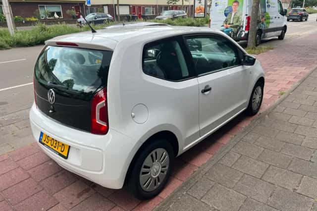 Volkswagen Up! (2016) thumbnail 4