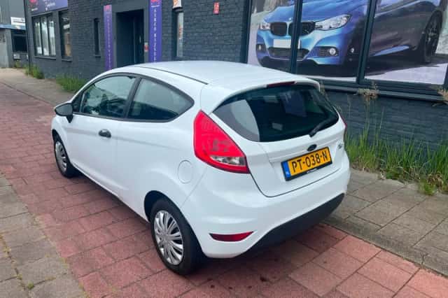 Ford Fiesta (2009) thumbnail 2