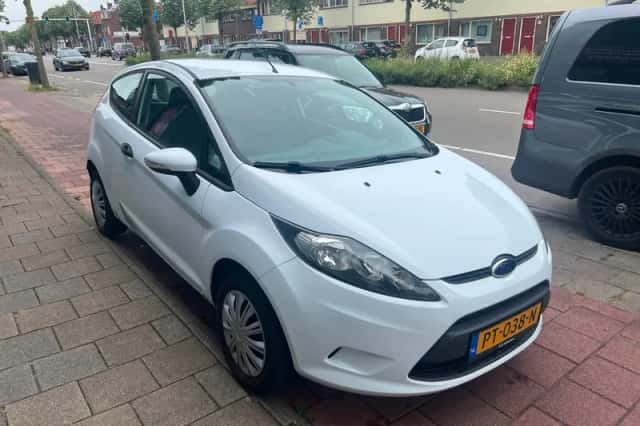 Ford Fiesta (2009) thumbnail 3