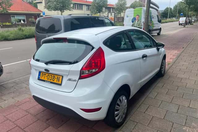 Ford Fiesta (2009) thumbnail 4