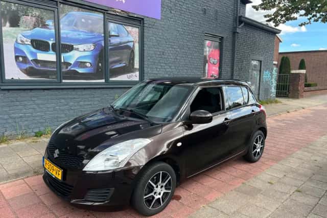 Suzuki Swift (2013) thumbnail 1
