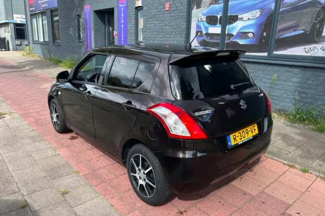 Suzuki Swift (2013) thumbnail 2