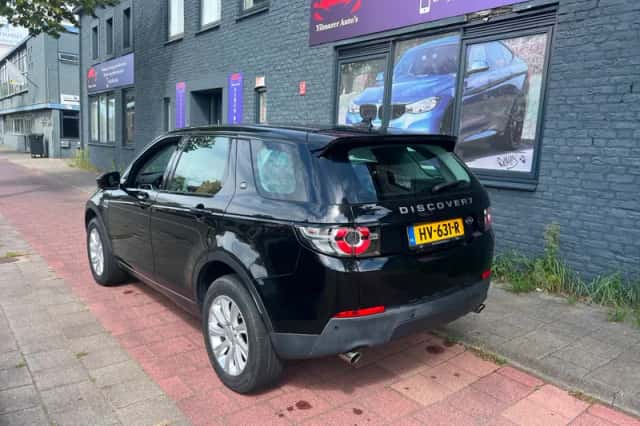 Land Rover Discovery Sport (2016) thumbnail 2
