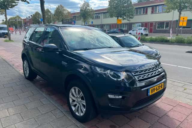Land Rover Discovery Sport (2016) thumbnail 3