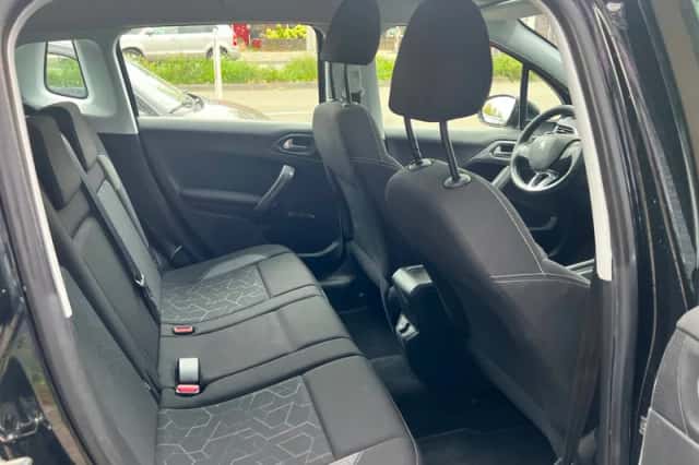 Peugeot 2008 (2017) thumbnail 6
