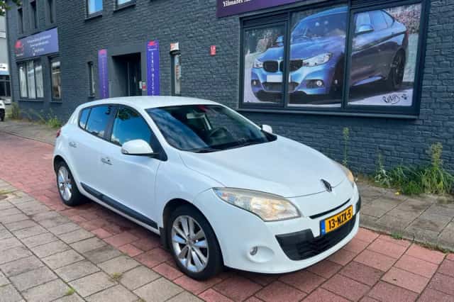 Renault Mégane (2011) thumbnail 1