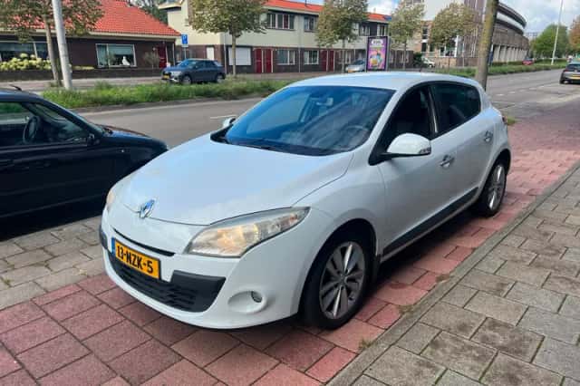 Renault Mégane (2011) thumbnail 3