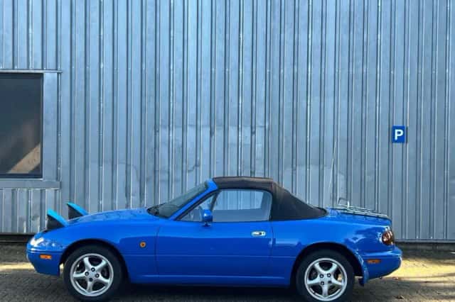Mazda MX-5 (1991) thumbnail 2