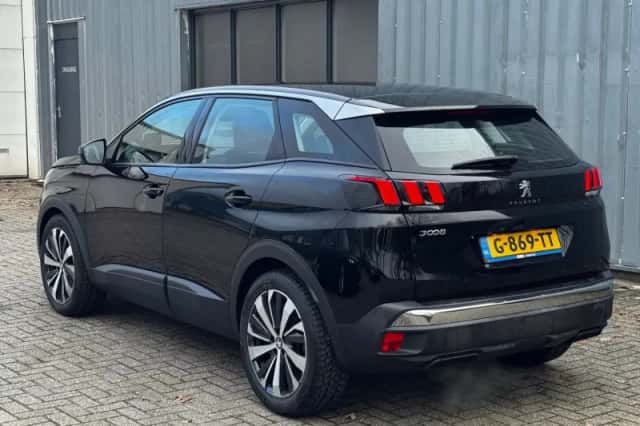 Peugeot 3008 (2018) thumbnail 3