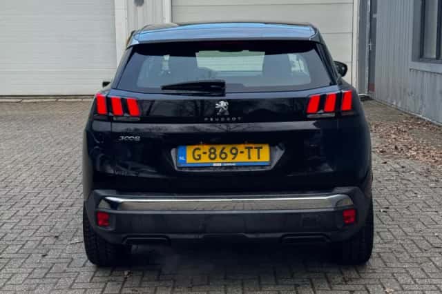 Peugeot 3008 (2018) thumbnail 4