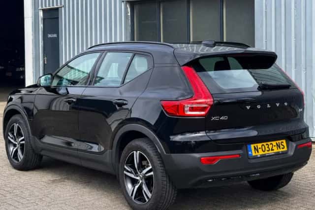 Volvo XC40 (2021) thumbnail 3
