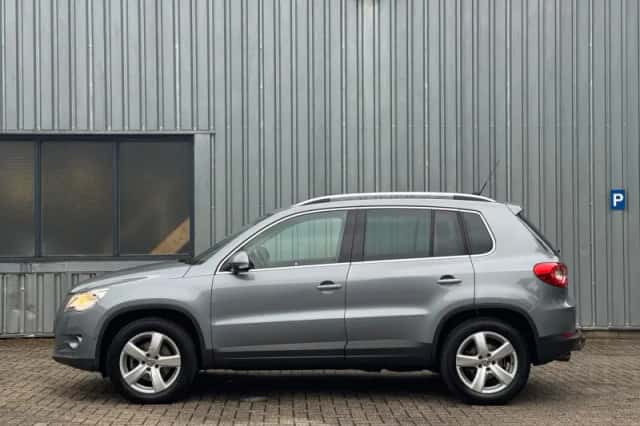 Volkswagen Tiguan (2008) thumbnail 2