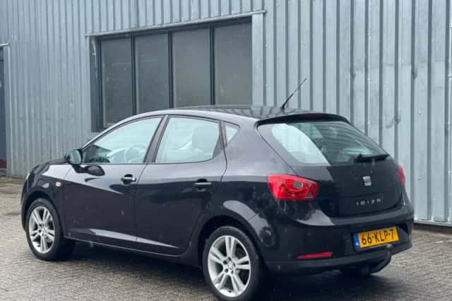 SEAT Ibiza (2010) thumbnail 4