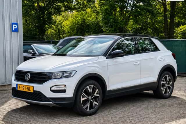 Volkswagen T-Roc (2019) thumbnail 1