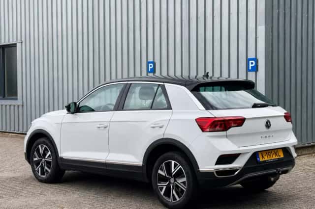 Volkswagen T-Roc (2019) thumbnail 3