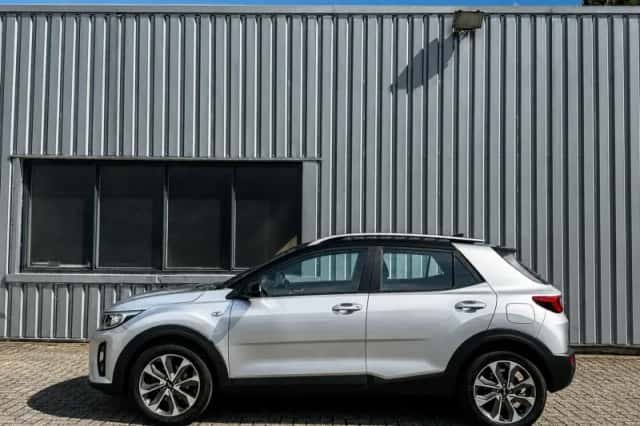 Kia Stonic (2019) thumbnail 2