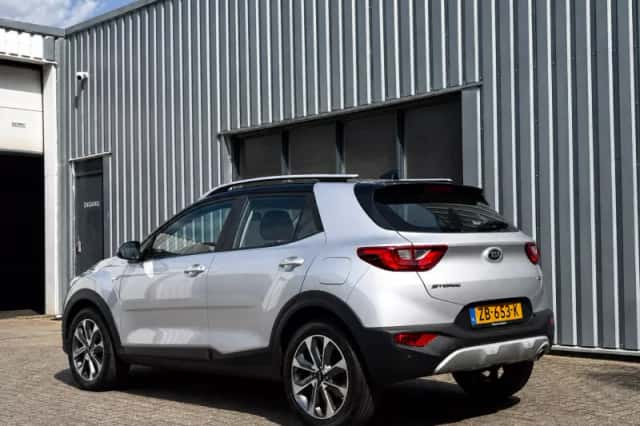 Kia Stonic (2019) thumbnail 3