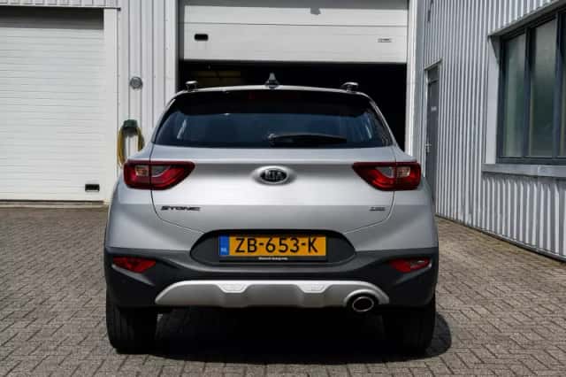 Kia Stonic (2019) thumbnail 4