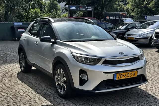 Kia Stonic (2019) thumbnail 6