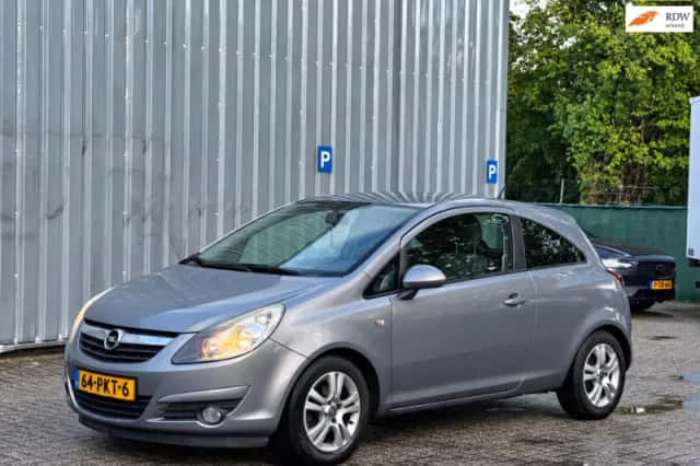Opel Corsa (2011) thumbnail 1