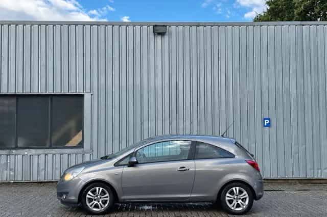 Opel Corsa (2011) thumbnail 2