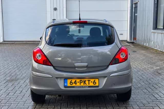 Opel Corsa (2011) thumbnail 4