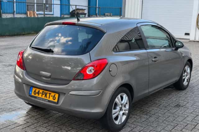 Opel Corsa (2011) thumbnail 5