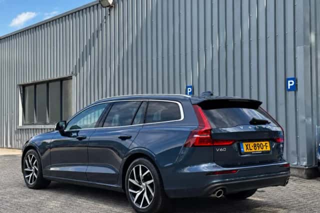 Volvo V60 (2019) thumbnail 3