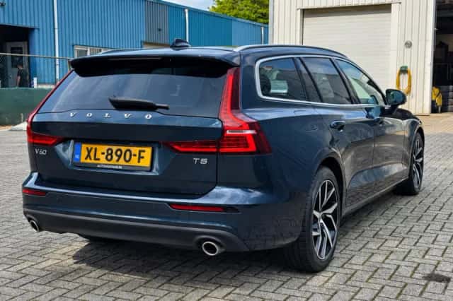 Volvo V60 (2019) thumbnail 5