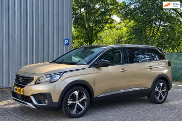 Peugeot 5008 (2017) thumbnail 1
