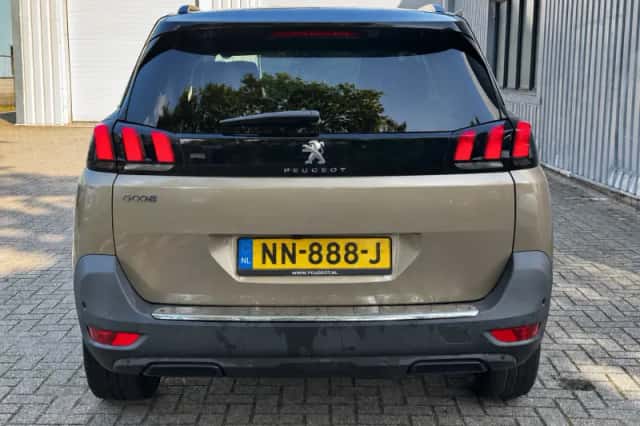 Peugeot 5008 (2017) thumbnail 3